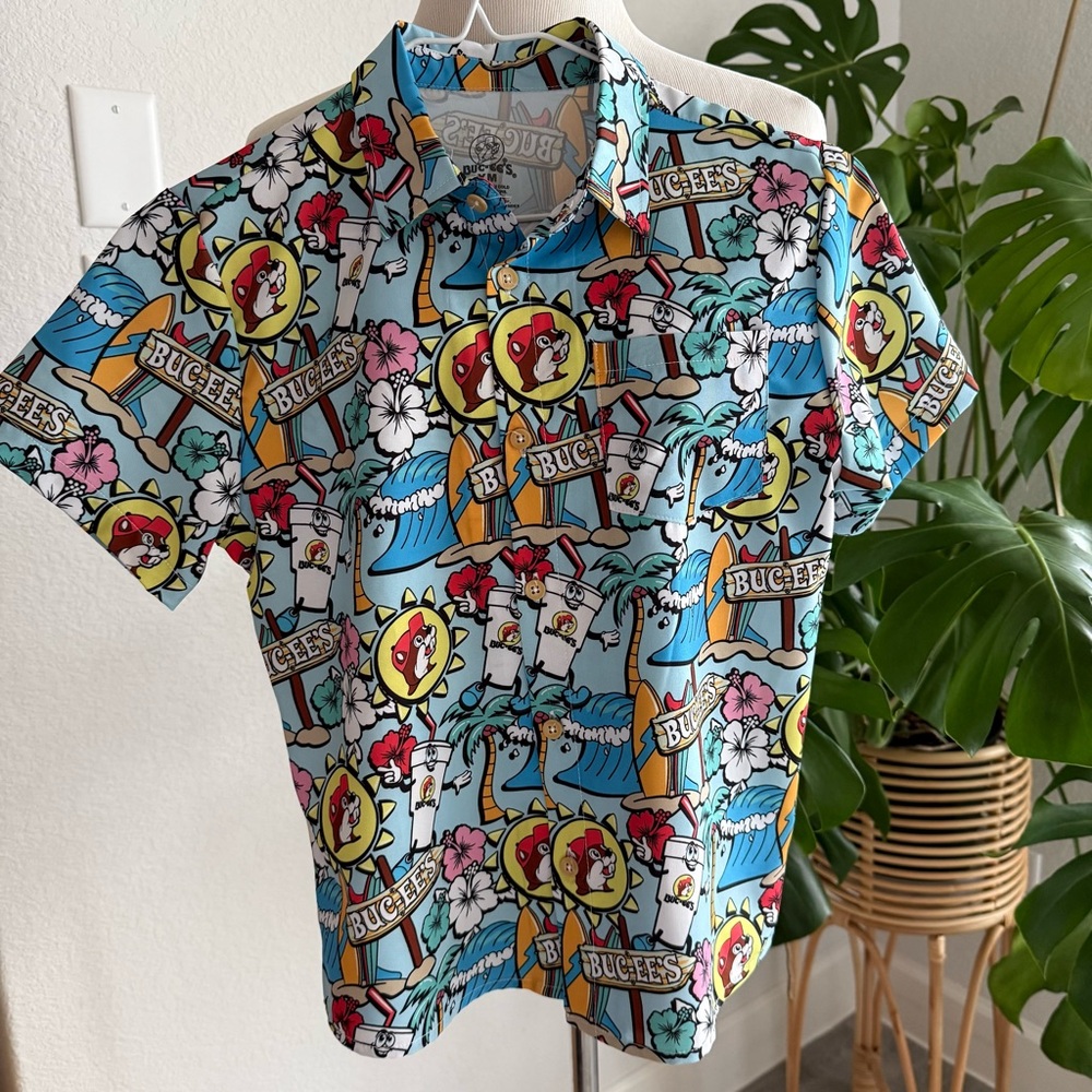 KIDS Buc-ee's Fun Beach Camper Hawaiian/Tiki button-up shirt size YM (B)